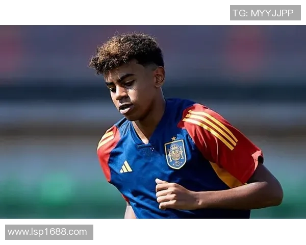 法国黑人足球明星年仅19岁展现惊人天赋引发全球关注