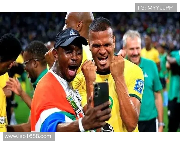 足球明星慷慨解囊捐款50万元助力青少年足球发展事业